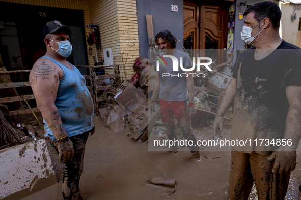 Thousands of volunteers participate in cleaning the areas affected by the floods of October 29 in Valencia. Towns such as Massanassa, Alfafa...