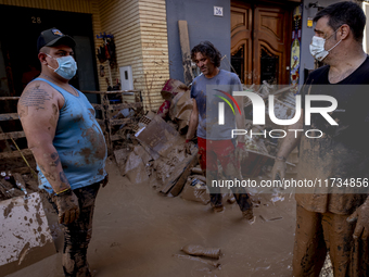 Thousands of volunteers participate in cleaning the areas affected by the floods of October 29 in Valencia. Towns such as Massanassa, Alfafa...