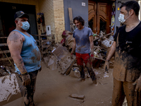 Thousands of volunteers participate in cleaning the areas affected by the floods of October 29 in Valencia. Towns such as Massanassa, Alfafa...