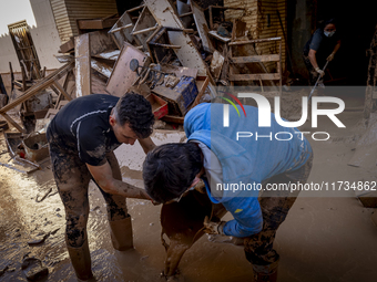 Thousands of volunteers participate in cleaning the areas affected by the floods of October 29 in Valencia. Towns such as Massanassa, Alfafa...