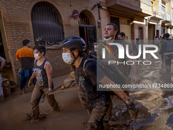 Thousands of volunteers participate in cleaning the areas affected by the floods of October 29 in Valencia. Towns such as Massanassa, Alfafa...