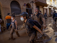 Thousands of volunteers participate in cleaning the areas affected by the floods of October 29 in Valencia. Towns such as Massanassa, Alfafa...