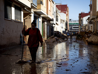 Thousands of volunteers participate in cleaning the areas affected by the floods of October 29 in Valencia. Towns such as Massanassa, Alfafa...