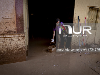 Thousands of volunteers participate in cleaning the areas affected by the floods of October 29 in Valencia. Towns such as Massanassa, Alfafa...