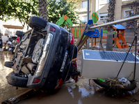 Thousands of volunteers participate in cleaning the areas affected by the floods of October 29 in Valencia. Towns such as Massanassa, Alfafa...