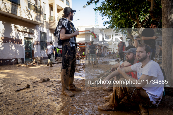 Thousands of volunteers participate in cleaning the areas affected by the floods of October 29 in Valencia. Towns such as Massanassa, Alfafa...