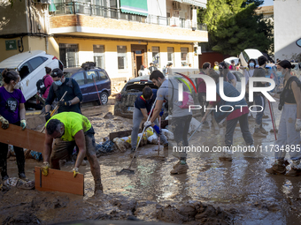 Thousands of volunteers participate in cleaning the areas affected by the floods of October 29 in Valencia. Towns such as Massanassa, Alfafa...