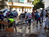 Thousands of volunteers participate in cleaning the areas affected by the floods of October 29 in Valencia. Towns such as Massanassa, Alfafa...