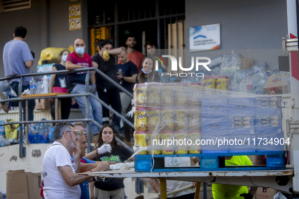 Thousands of volunteers participate in cleaning the areas affected by the floods of October 29 in Valencia. Towns such as Massanassa, Alfafa...