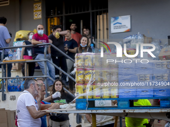 Thousands of volunteers participate in cleaning the areas affected by the floods of October 29 in Valencia. Towns such as Massanassa, Alfafa...