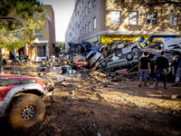 Thousands of volunteers participate in cleaning the areas affected by the floods of October 29 in Valencia. Towns such as Massanassa, Alfafa...