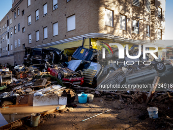 Thousands of volunteers participate in cleaning the areas affected by the floods of October 29 in Valencia. Towns such as Massanassa, Alfafa...