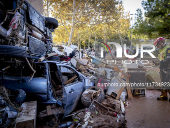 Thousands of volunteers participate in cleaning the areas affected by the floods of October 29 in Valencia. Towns such as Massanassa, Alfafa...