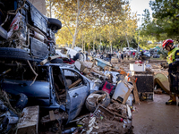 Thousands of volunteers participate in cleaning the areas affected by the floods of October 29 in Valencia. Towns such as Massanassa, Alfafa...