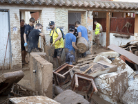 Thousands of volunteers participate in cleaning the areas affected by the floods of October 29 in Valencia. Towns such as Massanassa, Alfafa...