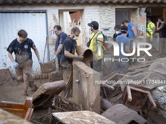 Thousands of volunteers participate in cleaning the areas affected by the floods of October 29 in Valencia. Towns such as Massanassa, Alfafa...