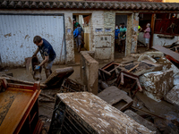 Thousands of volunteers participate in cleaning the areas affected by the floods of October 29 in Valencia. Towns such as Massanassa, Alfafa...