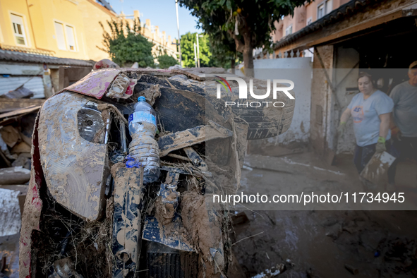 Thousands of volunteers participate in cleaning the areas affected by the floods of October 29 in Valencia. Towns such as Massanassa, Alfafa...