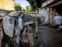 Thousands of volunteers participate in cleaning the areas affected by the floods of October 29 in Valencia. Towns such as Massanassa, Alfafa...