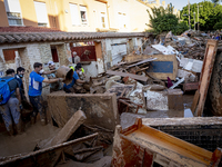 Thousands of volunteers participate in cleaning the areas affected by the floods of October 29 in Valencia. Towns such as Massanassa, Alfafa...