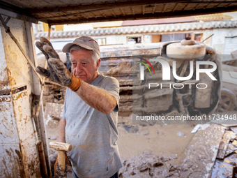 Thousands of volunteers participate in cleaning the areas affected by the floods of October 29 in Valencia. Towns such as Massanassa, Alfafa...