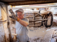 Thousands of volunteers participate in cleaning the areas affected by the floods of October 29 in Valencia. Towns such as Massanassa, Alfafa...