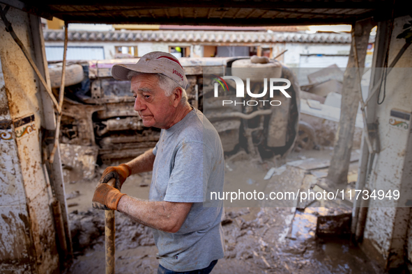 Thousands of volunteers participate in cleaning the areas affected by the floods of October 29 in Valencia. Towns such as Massanassa, Alfafa...