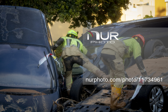 Thousands of volunteers participate in cleaning the areas affected by the floods of October 29 in Valencia. Towns such as Massanassa, Alfafa...