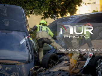 Thousands of volunteers participate in cleaning the areas affected by the floods of October 29 in Valencia. Towns such as Massanassa, Alfafa...