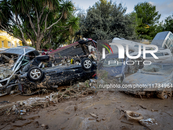 Thousands of volunteers participate in cleaning the areas affected by the floods of October 29 in Valencia. Towns such as Massanassa, Alfafa...