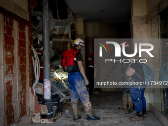 Thousands of volunteers participate in cleaning the areas affected by the floods of October 29 in Valencia. Towns such as Massanassa, Alfafa...