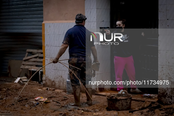 Thousands of volunteers participate in cleaning the areas affected by the floods of October 29 in Valencia. Towns such as Massanassa, Alfafa...