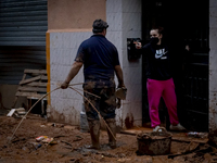 Thousands of volunteers participate in cleaning the areas affected by the floods of October 29 in Valencia. Towns such as Massanassa, Alfafa...