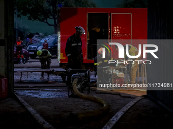 Thousands of volunteers participate in cleaning the areas affected by the floods of October 29 in Valencia. Towns such as Massanassa, Alfafa...