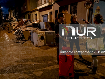 Thousands of volunteers participate in cleaning the areas affected by the floods of October 29 in Valencia. Towns such as Massanassa, Alfafa...