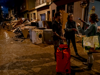 Thousands of volunteers participate in cleaning the areas affected by the floods of October 29 in Valencia. Towns such as Massanassa, Alfafa...