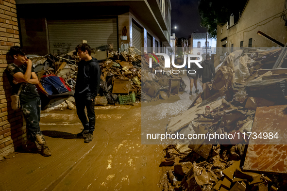 Thousands of volunteers participate in cleaning the areas affected by the floods of October 29 in Valencia. Towns such as Massanassa, Alfafa...