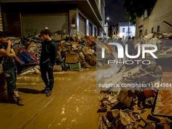 Thousands of volunteers participate in cleaning the areas affected by the floods of October 29 in Valencia. Towns such as Massanassa, Alfafa...