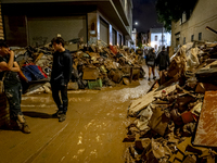 Thousands of volunteers participate in cleaning the areas affected by the floods of October 29 in Valencia. Towns such as Massanassa, Alfafa...