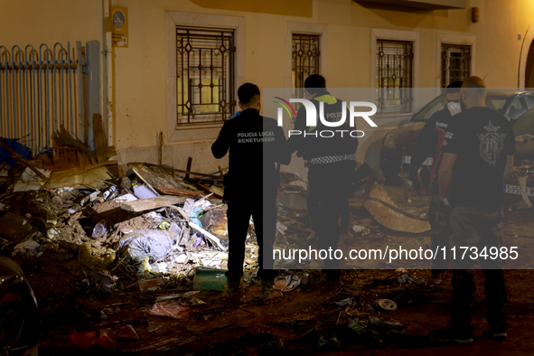 Thousands of volunteers participate in cleaning the areas affected by the floods of October 29 in Valencia. Towns such as Massanassa, Alfafa...