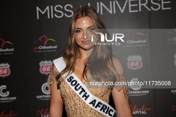 Miss South Africa Mia le Roux attends the red carpet for the Miss Universe Catrinas Gala at Antiguo Colegio de las Vizcainas in Mexico City,...