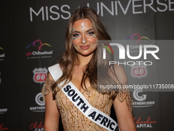 Miss South Africa Mia le Roux attends the red carpet for the Miss Universe Catrinas Gala at Antiguo Colegio de las Vizcainas in Mexico City,...