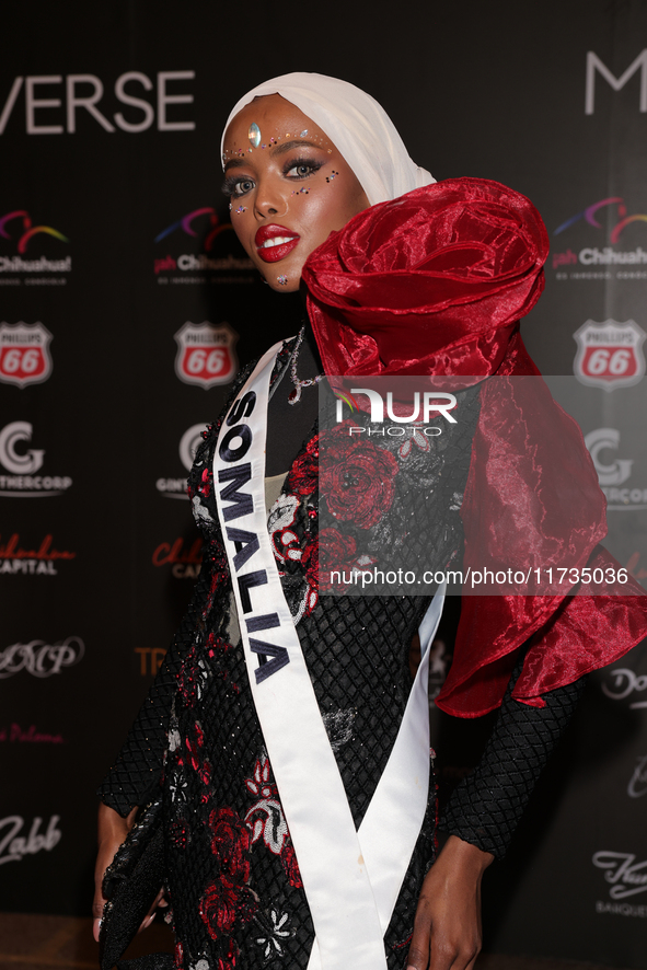 Miss Somalia Khadija Omar attends the red carpet for the Miss Universe Catrinas Gala at Antiguo Colegio de las Vizcainas in Mexico City, Mex...