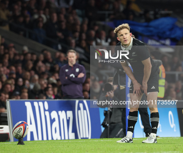 Damian McKenzie of New Zealand kicks the winning point during the Autumn Nations Series International Rugby match between England and New Ze...