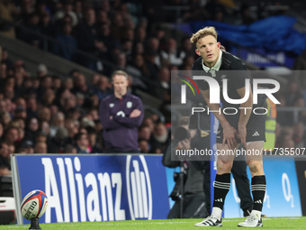 Damian McKenzie of New Zealand kicks the winning point during the Autumn Nations Series International Rugby match between England and New Ze...