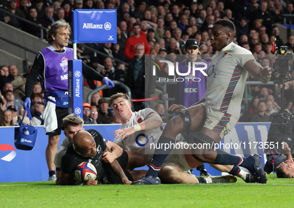 Mark Tele'a of New Zealand scores the winning try during the Autumn Nations Series International Rugby match between England and New Zealand...