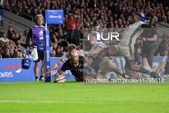 Mark Tele'a of New Zealand scores the winning try during the Autumn Nations Series International Rugby match between England and New Zealand...