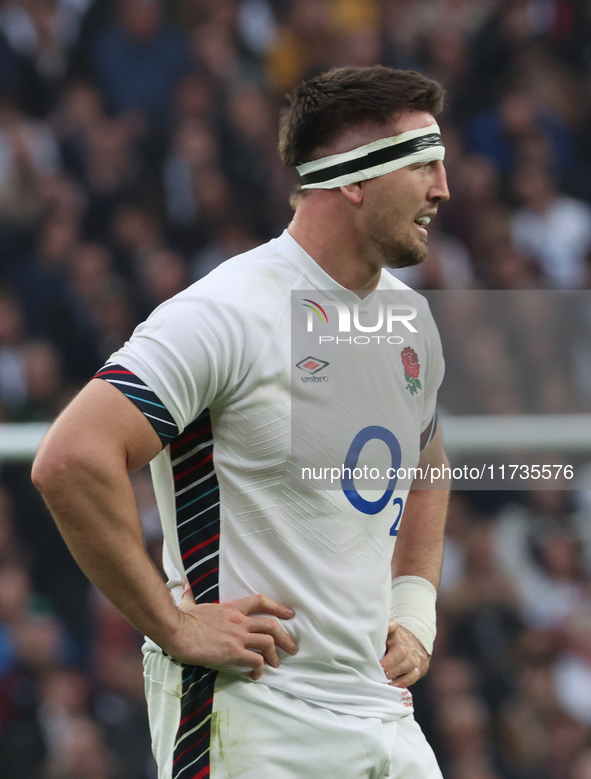 Tom Curry of England (Sale Sharks) plays during the Autumn Nations Series International Rugby match between England and New Zealand at Allia...