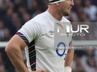 Tom Curry of England (Sale Sharks) plays during the Autumn Nations Series International Rugby match between England and New Zealand at Allia...