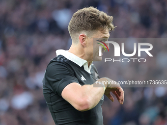 Beauden Barrett of New Zealand is in action during the Autumn Nations Series International Rugby match between England and New Zealand at Al...